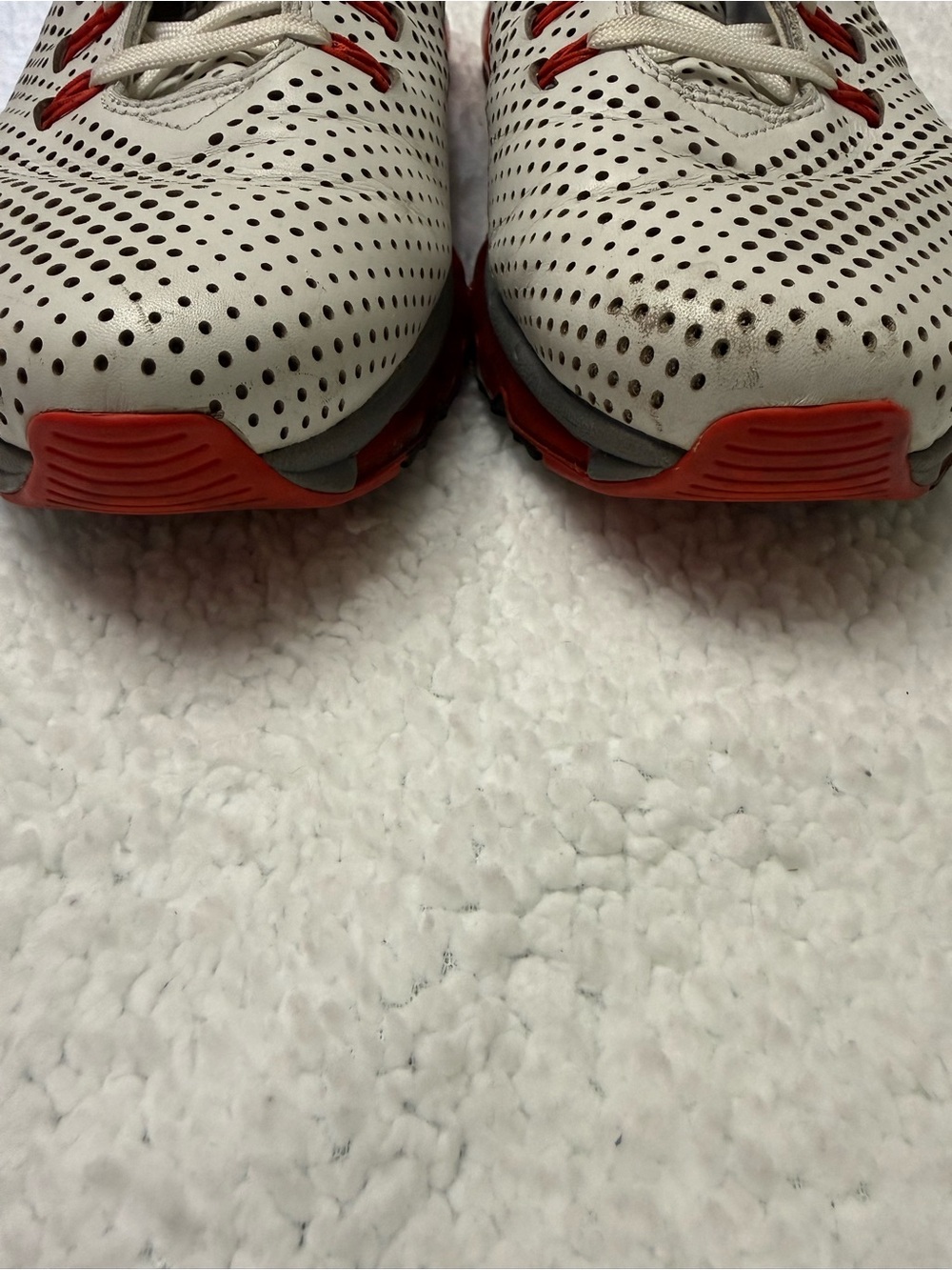 Mens sz 10 Nike Air Max Motion 2013
Gray and Red Perforated Athletic Sneakers - Picture 9 of 10